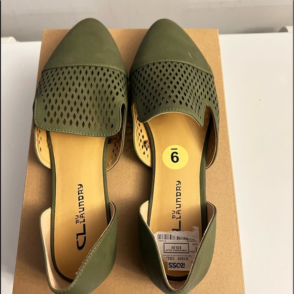 Comfortable Green flats Size 9 *Never worn* - Picture 2 of 3